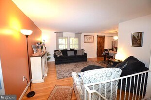 6901 Stoneybrooke Ln in Alexandria, VA - Building Photo