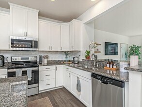 4027 Zilker Park Dr in Charlotte, NC - Building Photo - Building Photo