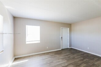 1207 NW 13th Ln in Fort Lauderdale, FL - Building Photo - Building Photo