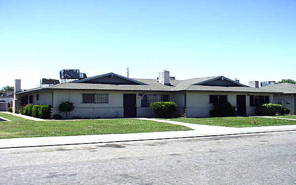 Astor Triplexes in Stockton, CA - Foto de edificio