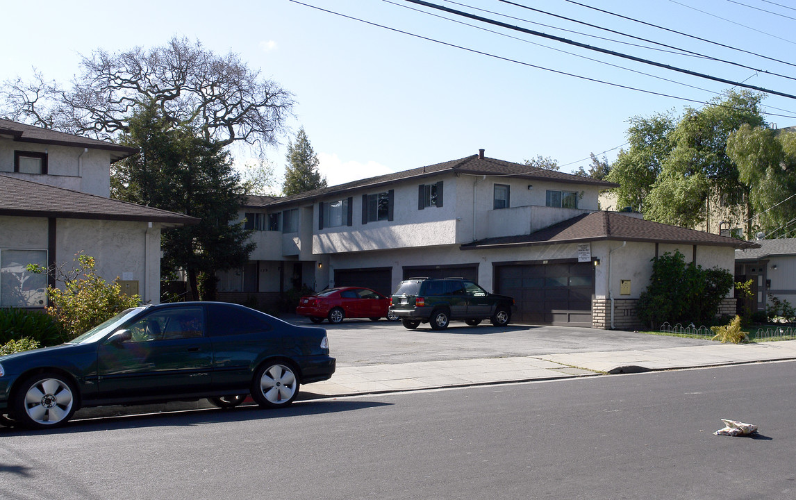 123 Jackson Ave in Redwood City, CA - Building Photo