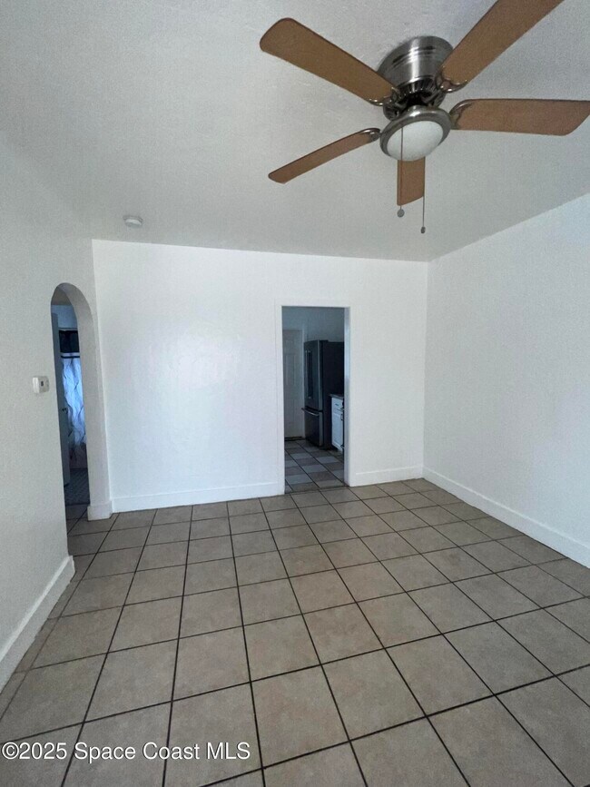 249 N Orlando Ave in Cocoa Beach, FL - Foto de edificio - Building Photo