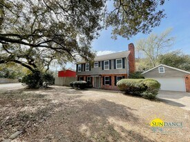 237 Country Club Rd in Shalimar, FL - Building Photo