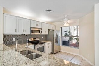1132 W Lakes Dr in Deerfield Beach, FL - Building Photo - Building Photo