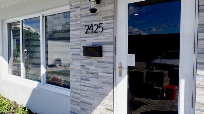 2425 NE 25th Pl in Fort Lauderdale, FL - Building Photo - Building Photo