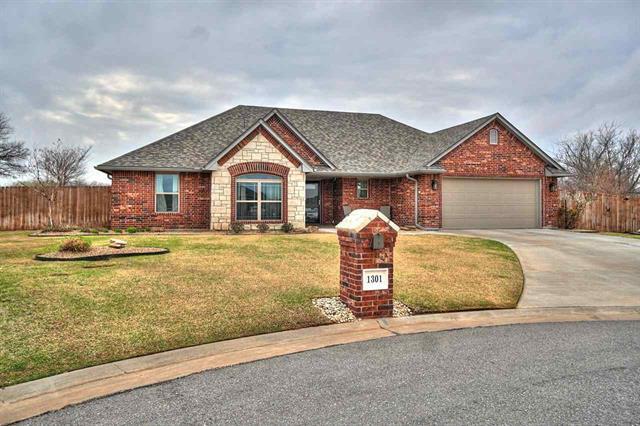 1301 Saddle Rock Drive in Elgin, OK - Building Photo - Building Photo