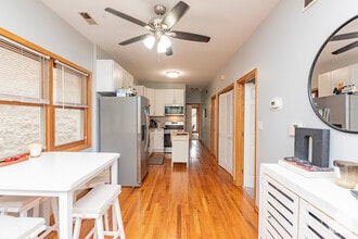 844 N Wood St, Unit 1 in Chicago, IL - Building Photo - Building Photo