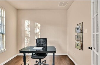 501 Eastland Dr in Lewisville, TX - Building Photo - Building Photo