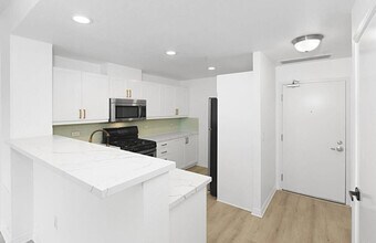 530 K St, Unit 216 in San Diego, CA - Building Photo - Building Photo
