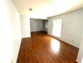 18 Brookflower Rd in The Woodlands, TX - Foto de edificio - Building Photo