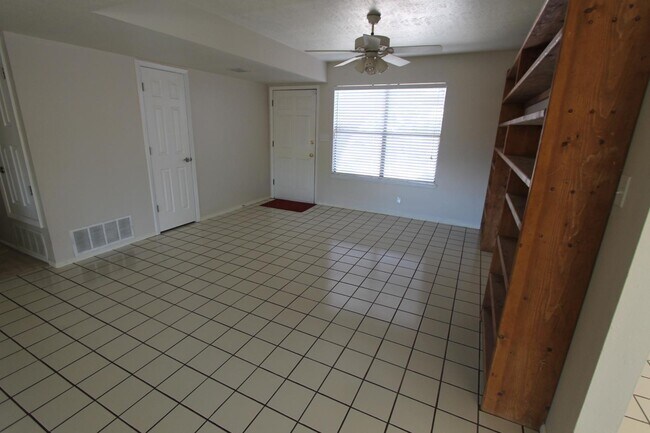 7721 White St NE in Albuquerque, NM - Building Photo - Building Photo