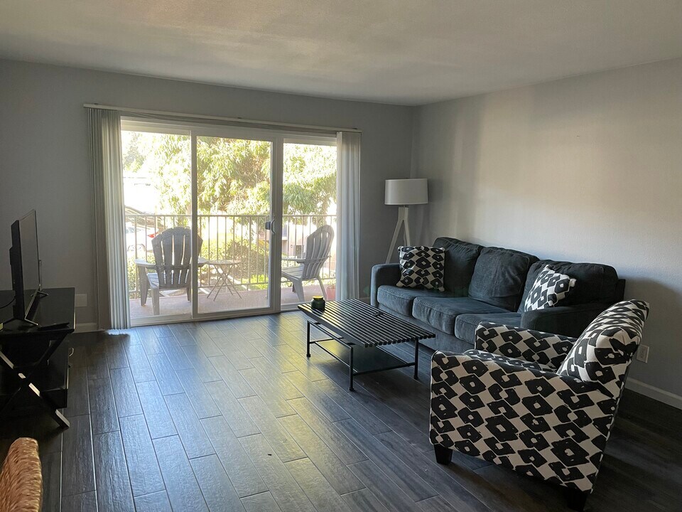 2340 Hosp Way, Unit 317 in Carlsbad, CA - Building Photo