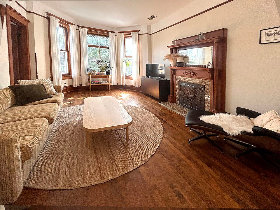 952 N Hoyne Ave in Chicago, IL - Building Photo