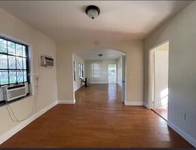 342 NW 43rd St in Miami, FL - Building Photo - Building Photo