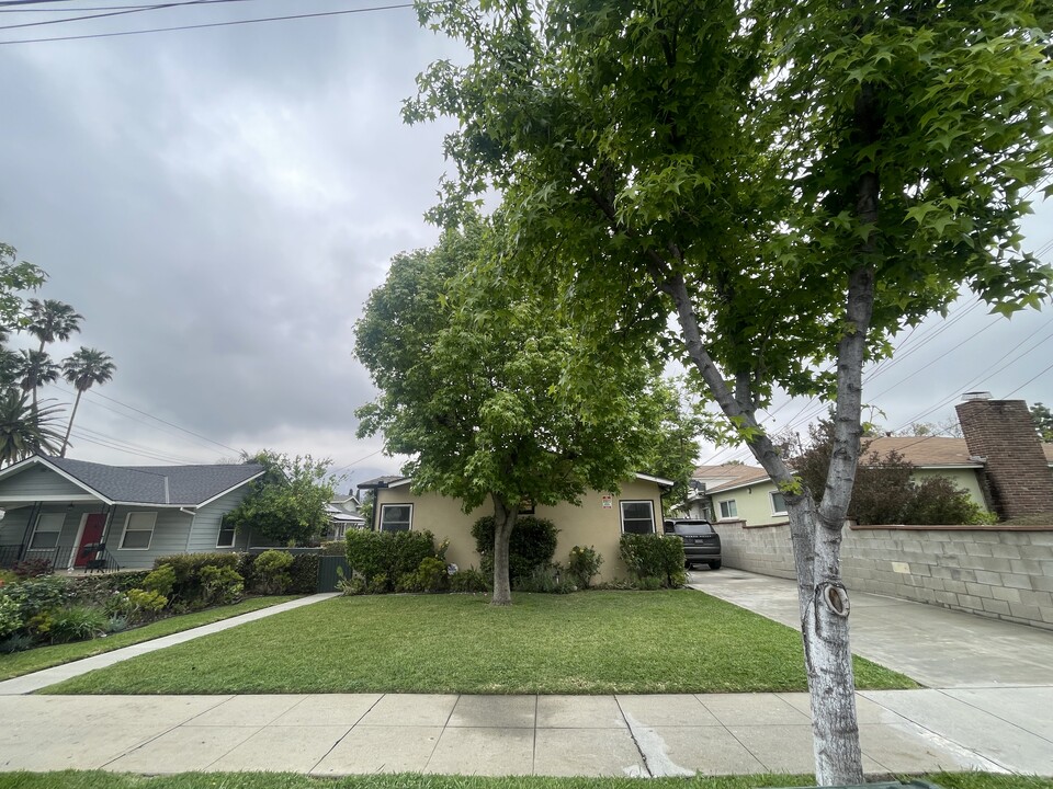 715 W Colorado Blvd, Unit 715 in Monrovia, CA - Foto de edificio
