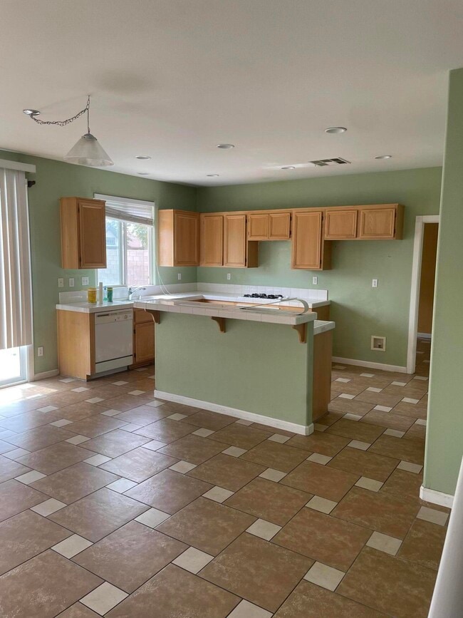38121 38th St E in Palmdale, CA - Building Photo - Building Photo