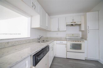 4334 NW 9th Ave in Pompano Beach, FL - Building Photo - Building Photo