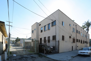 G & G Apartments in Los Angeles, CA - Foto de edificio - Building Photo