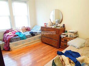 349 Pleasant St, Unit B1-25 in Malden, MA - Foto de edificio - Building Photo