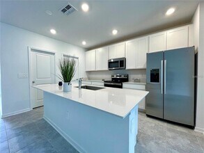 2185 Aquifer Ln in Davenport, FL - Building Photo - Building Photo