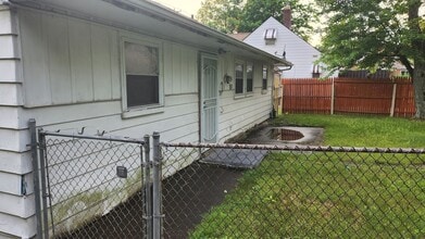 2291 Green Rd in Cleveland, OH - Building Photo - Building Photo