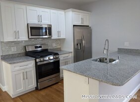 65 Burrell St, Unit 3 in Boston, MA - Building Photo