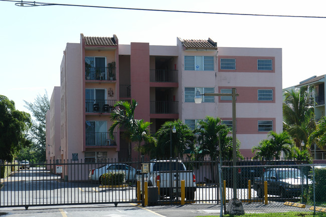 72nd Avenue Apartments in Miami, FL - Building Photo - Building Photo