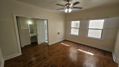 727 S Coronado St, Unit 204 in Los Angeles, CA - Foto de edificio - Building Photo