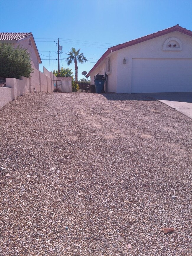 2932 Saratoga Ave in Lake Havasu City, AZ - Building Photo - Building Photo