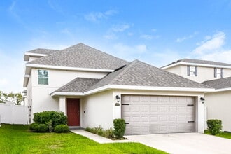 1119 Atlantic Ave in Fruitland Park, FL - Foto de edificio - Building Photo