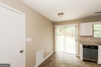 640 Windchase Pl in Lithonia, GA - Building Photo - Building Photo