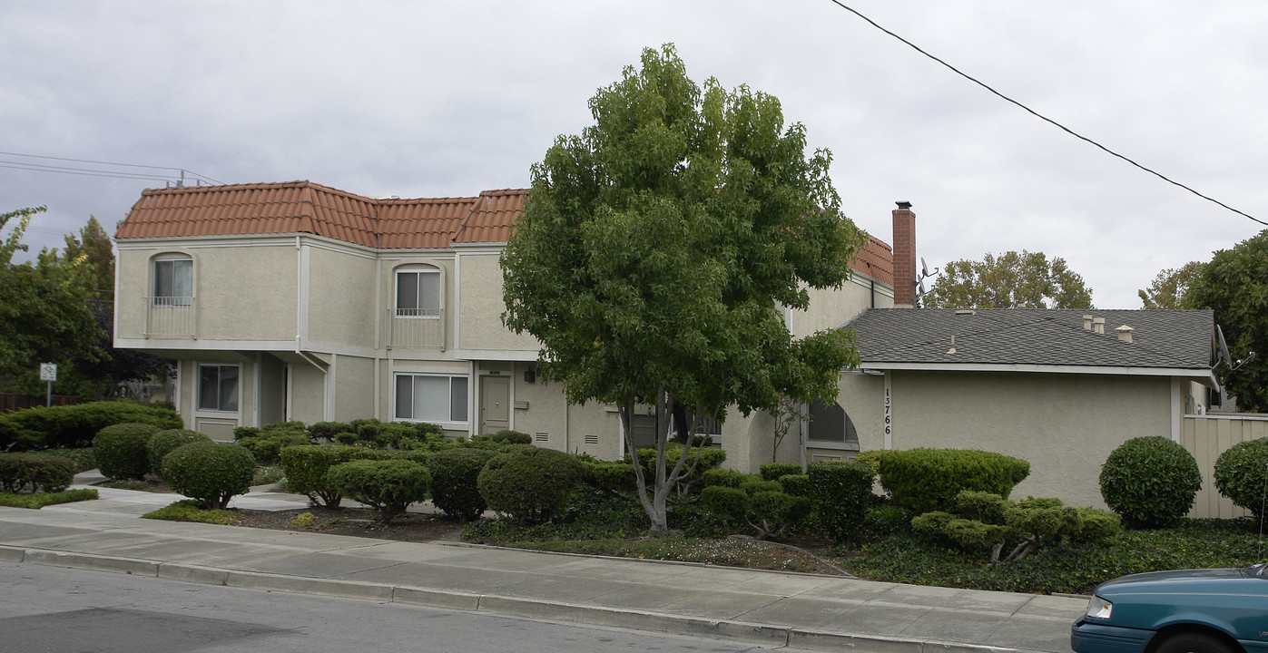 13700-13766 Aurora Dr in San Leandro, CA - Foto de edificio