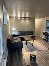 1209 Ramona St in Anchorage, AK - Building Photo - Building Photo