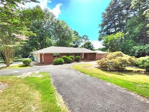 2497 N Druid Hills Rd NE in Atlanta, GA - Building Photo - Building Photo