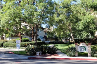 Madrid in San Diego, CA - Foto de edificio - Building Photo