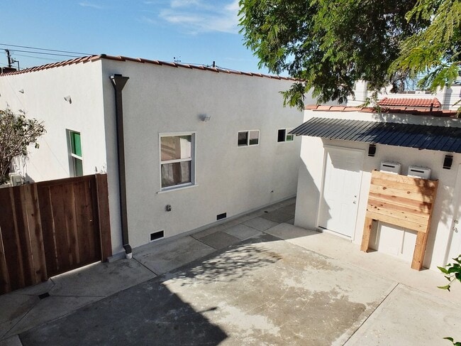 2618 Lime Ave in Signal Hill, CA - Building Photo - Building Photo