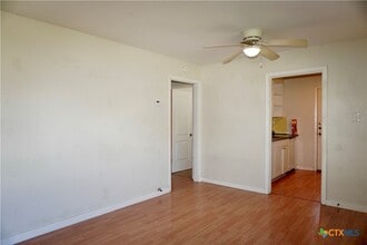 1006 Haynes St in San Marcos, TX - Building Photo - Building Photo