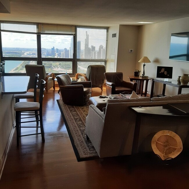 360 E Randolph St, Unit 3902 in Chicago, IL - Building Photo - Building Photo