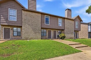 2710 Wimbledon Ct in Garland, TX - Building Photo