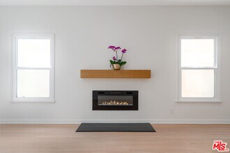 1209 S Highland Ave in Los Angeles, CA - Building Photo - Building Photo