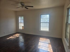 912 S Gordon St in Bryan, TX - Building Photo - Building Photo
