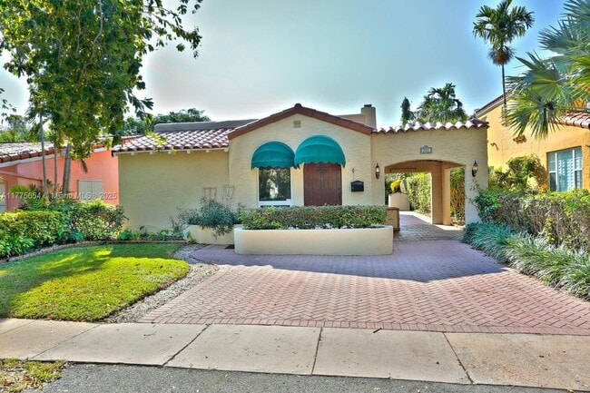 property at 712 Navarre Ave