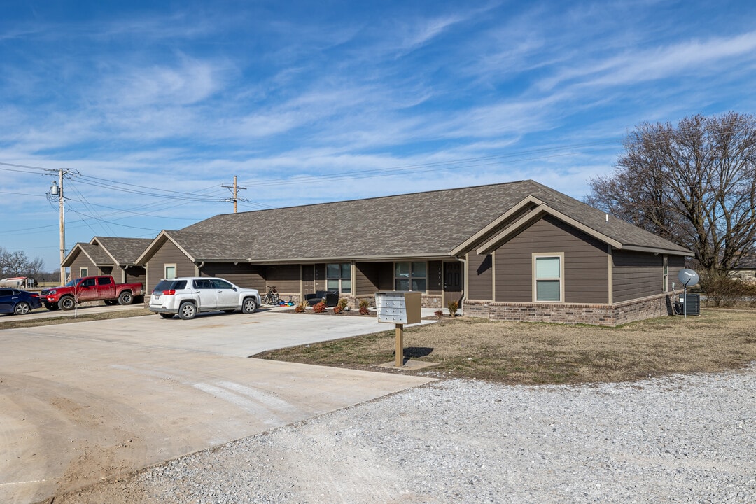 100 Crowder Ave in Gentry, AR - Building Photo