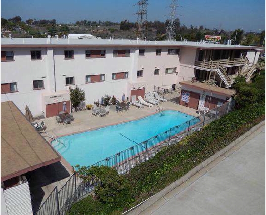 Hillside Apartments in Los Angeles, CA - Building Photo