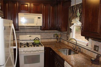 127 Springbrook Dr in Glastonbury, CT - Building Photo - Building Photo