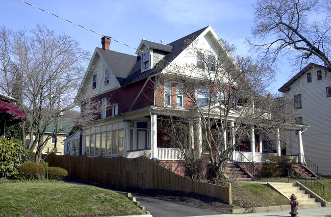 323 E Chestnut St in Coatesville, PA - Building Photo - Building Photo