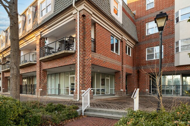 Admiral's Landing in Portsmouth, VA - Building Photo - Building Photo