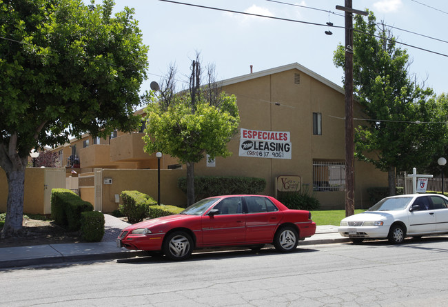 Vista Grande West  Apartments in Riverside, CA - Building Photo - Building Photo