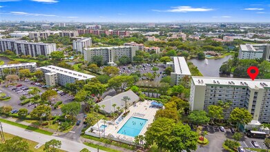 2232 N Cypress Bend Dr in Pompano Beach, FL - Building Photo - Building Photo