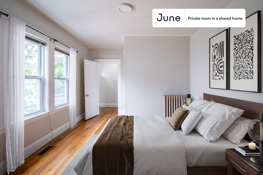 Private bedroom in 4 bed/1 bath Home in Boston, MA - Building Photo